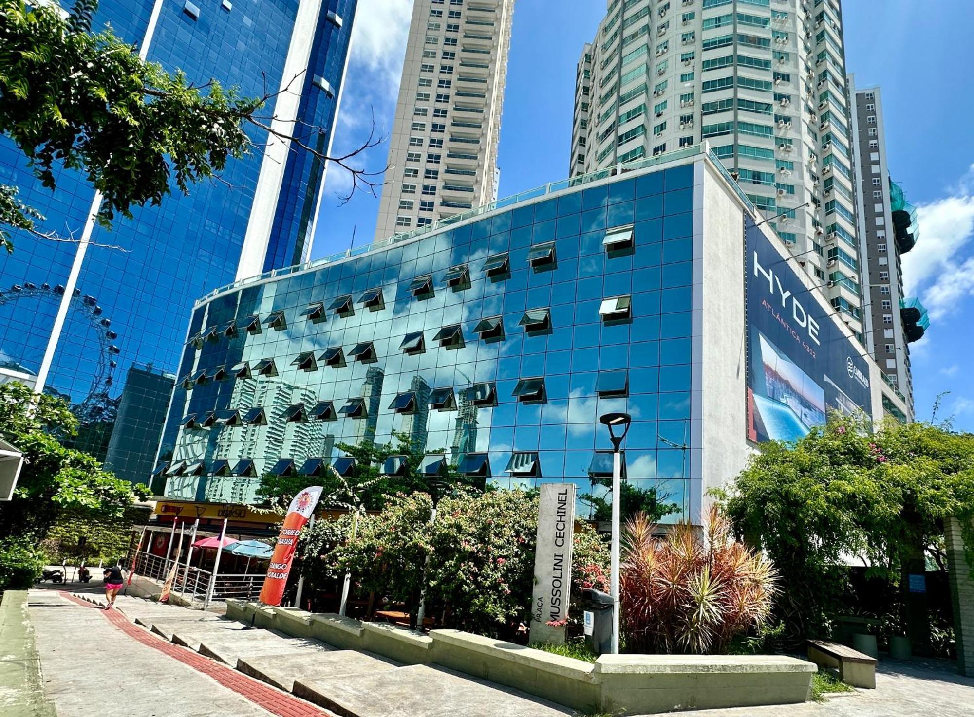 Roda Gigante, Garagem E Piscina Balneário Camboriú Εξωτερικό φωτογραφία